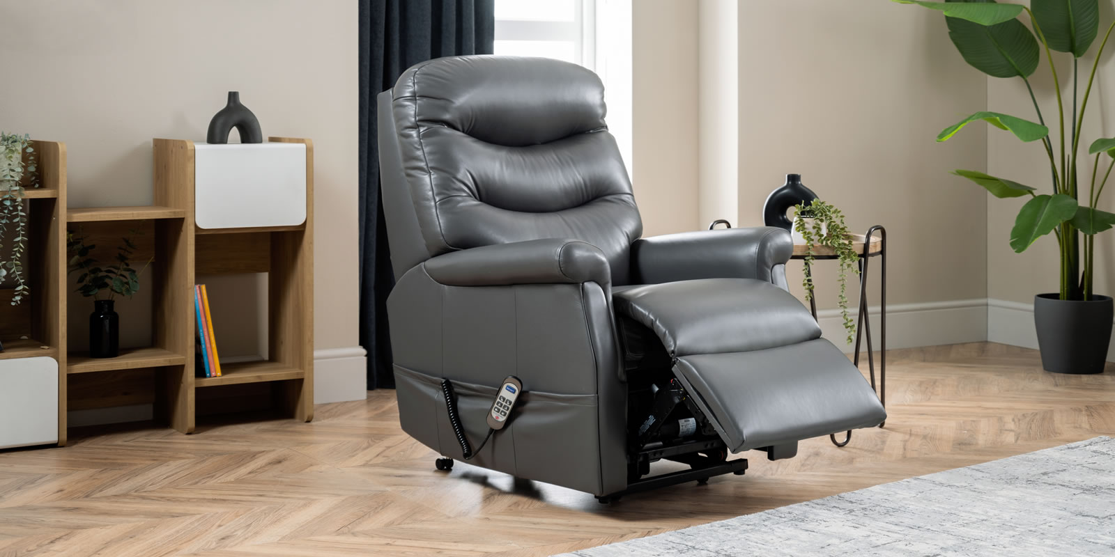 Celebrity Furniture Hollingwell Leather Recliner Roomset